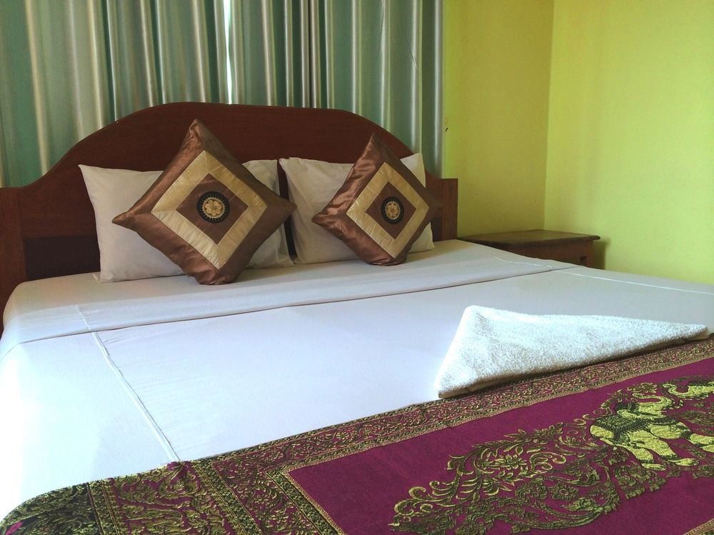 Hotel Side Walk 3*