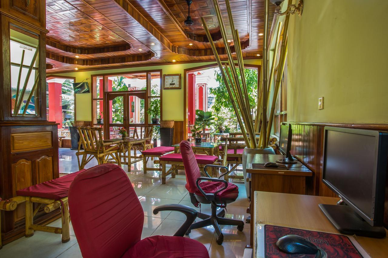 Side Walk Hotel 3*