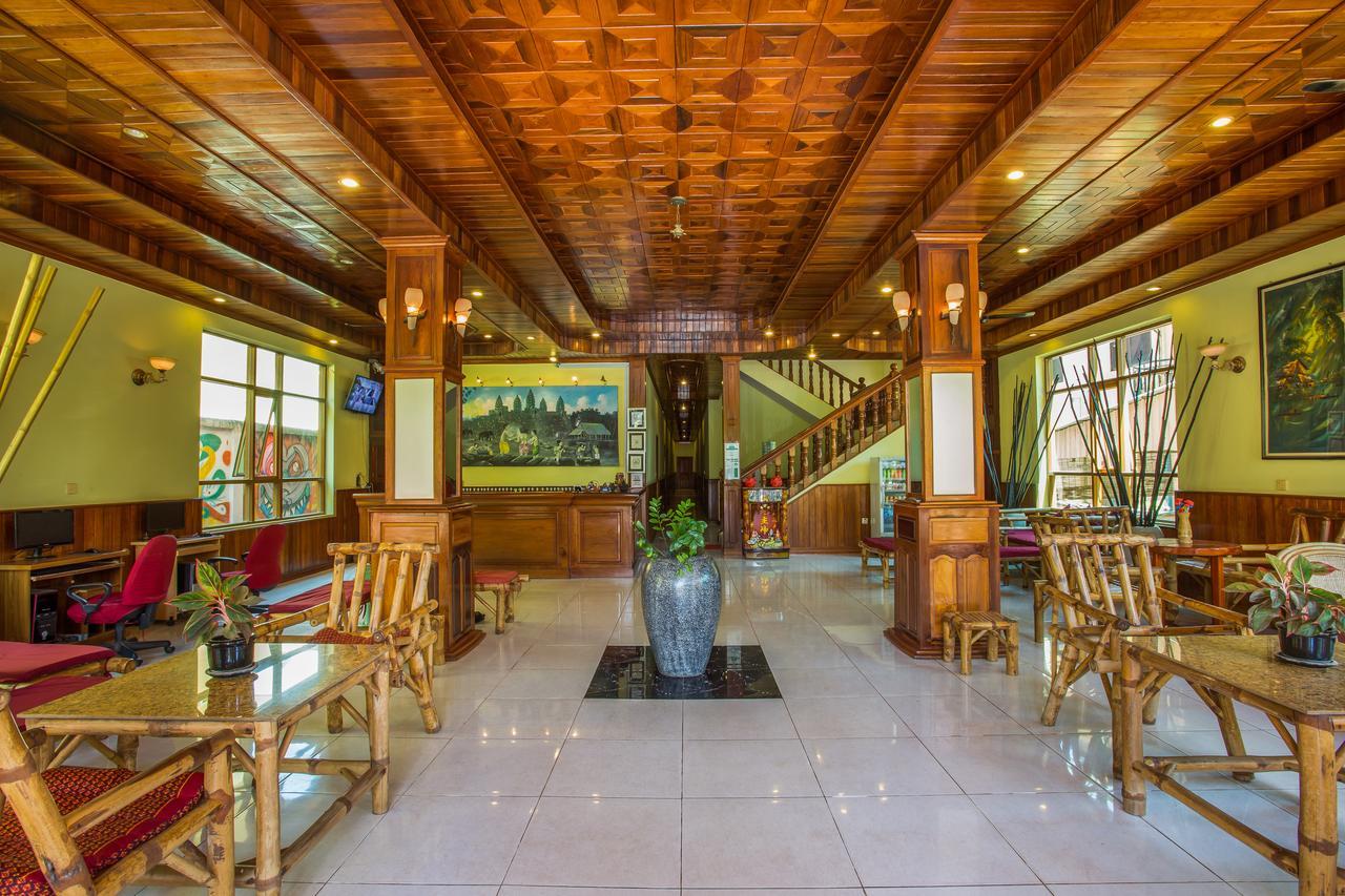 Side Walk Hotel